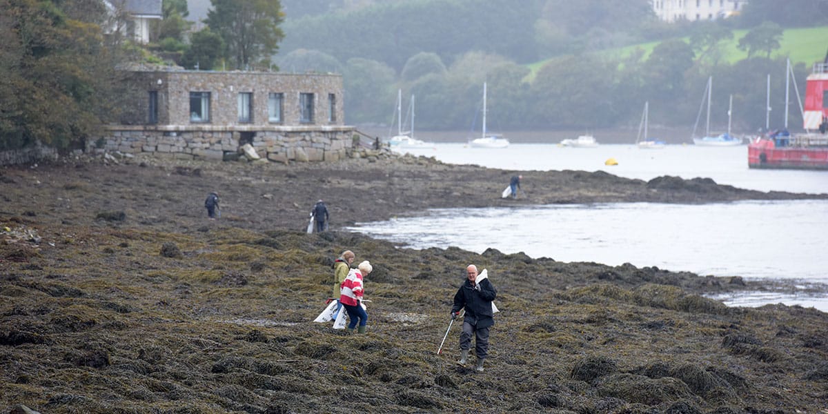 beach-cleans-in-falmouth-april-the-greenbank-hotel-the-working-boat-volunteers-surfers-against-sewage