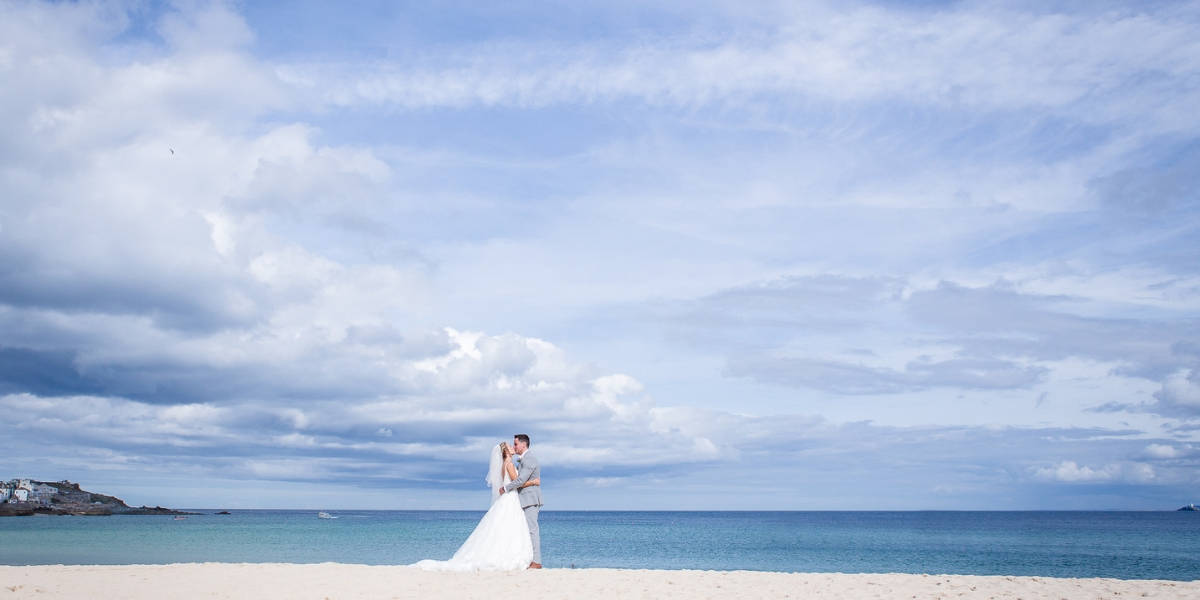 cornish-wedding-photographer-brian-robinson-on-the-beach