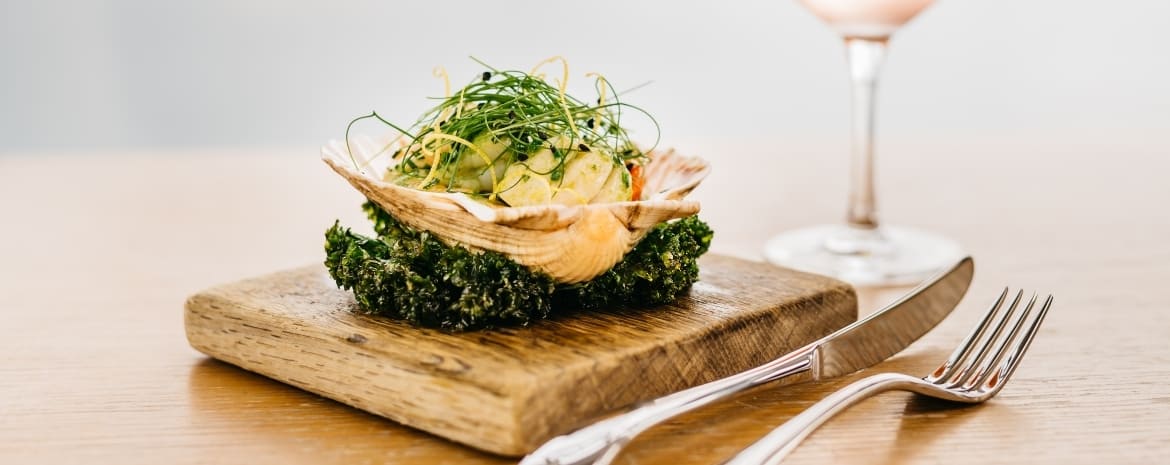 greenbank-hotel-cornwall-what-to-do-in-mevagissey-greenbank-hotel-restaurant-seafood-dish