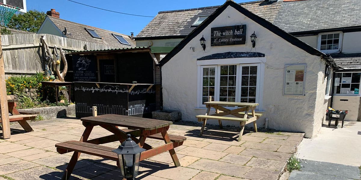 the-witchball-pub-in-cornwall